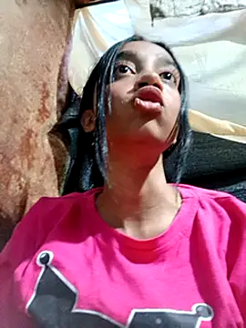Snapshot of Zoe_Sweett18 chatting on 03/20/25, 10:51 Zoe Sweett18 online show from 03/20/25, 10:51