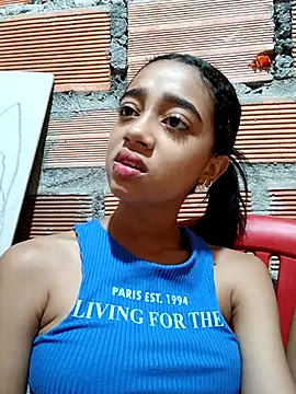 Snapshot of Zoe_Sweett18 chatting on 09/19/25, 12:17 Zoe Sweett18 online show from 09/19/25, 12:17