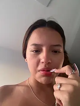 Sofia18 pinkk online show from 10/28/25, 10:34