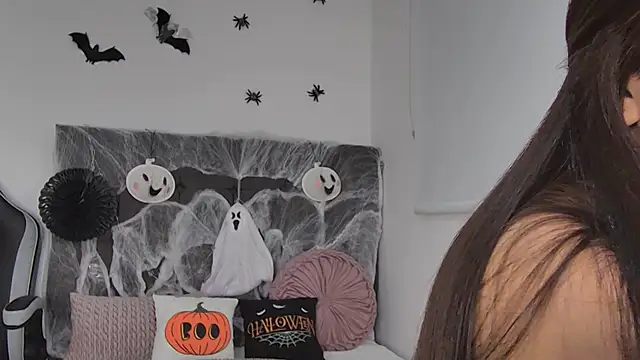 Snapshot of AmandaBrooks_18 chatting on 10/11/25, 01:05 AmandaBrooks 18 online show from 10/11/25, 01:05