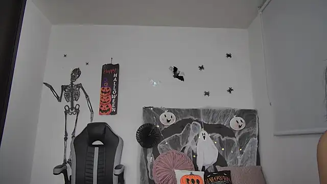 Snapshot of AmandaBrooks_18 chatting on 10/16/25, 01:28 AmandaBrooks 18 online show from 10/16/25, 01:28