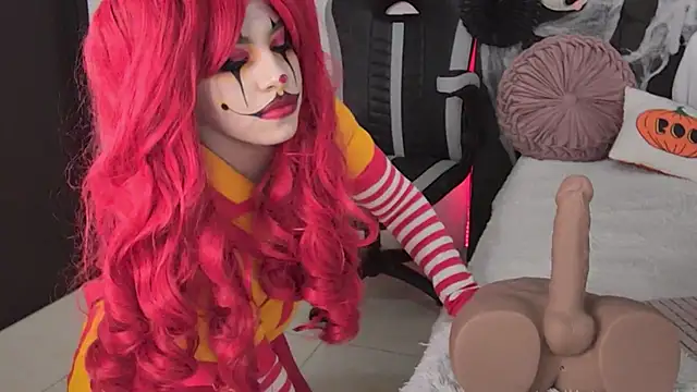 Snapshot of AmandaBrooks_18 chatting on 11/01/25, 04:58 AmandaBrooks 18 online show from 11/01/25, 04:58