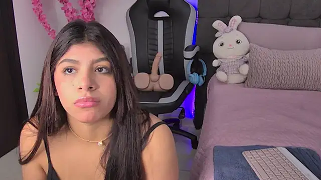 Snapshot of AmandaBrooks_18 chatting on 11/16/25, 10:26 AmandaBrooks 18 online show from 11/16/25, 10:26