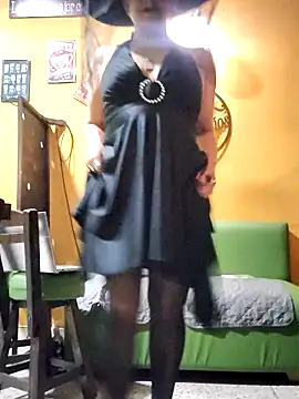 ilonna2025 online show from 10/31/25, 10:22