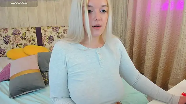 Snapshot of Misty__Fox chatting on 01/21/25, 03:26 Misty Fox online show from 01/21/25, 03:26
