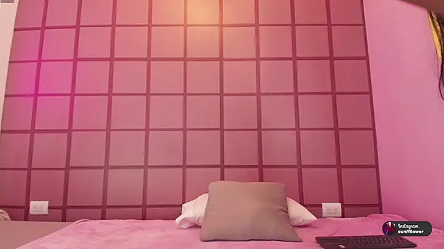 LissMonroe online show from 10/25/25, 10:56