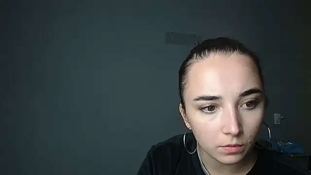 Eva Gloryy online show from 10/31/25, 11:17