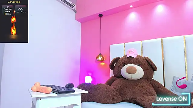 Alliison fox online show from 10/30/25, 01:23