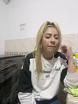 viktoria davis  online show from 02/05/25, 01:58