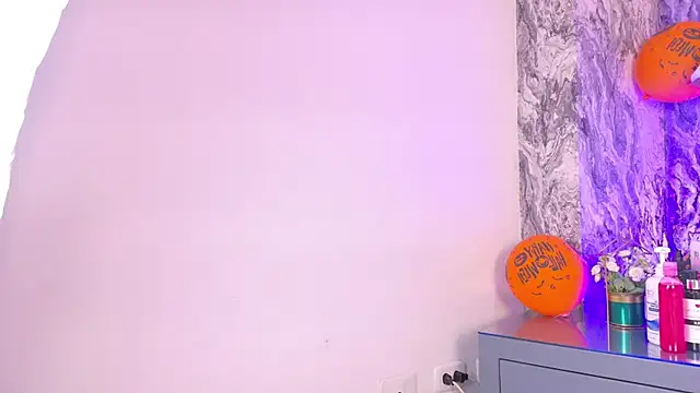 Snapshot of Pocahontas_BGB chatting on 10/28/25, 08:22 Pocahontas BGB online show from 10/28/25, 08:22