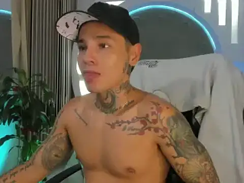 Snapshot of tattokoi chatting on 02/23/25, 08:17 tattokoi online show from 02/23/25, 08:17