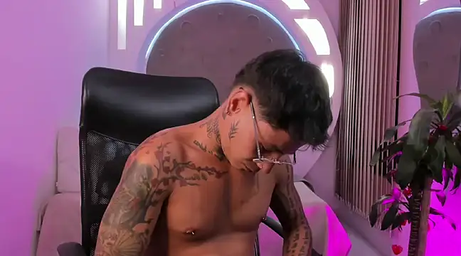 Snapshot of tattokoi chatting on 03/13/25, 11:59 tattokoi online show from 03/13/25, 11:59