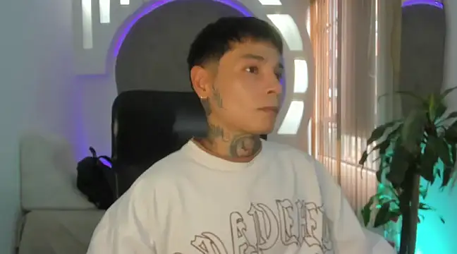 Snapshot of tattokoi chatting on 03/19/25, 07:17 tattokoi online show from 03/19/25, 07:17