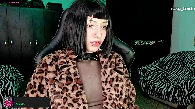 roxy toxic online show from 10/21/25, 01:28