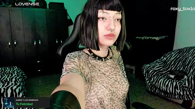 roxy toxic online show from 11/05/25, 01:27