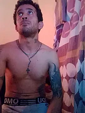 Snapshot of EstebanAkyLu chatting on 02/15/25, 08:33 EstebanAkyLu online show from 02/15/25, 08:33