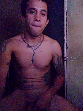 Snapshot of EstebanAkyLu chatting on 02/22/25, 10:18 EstebanAkyLu online show from 02/22/25, 10:18