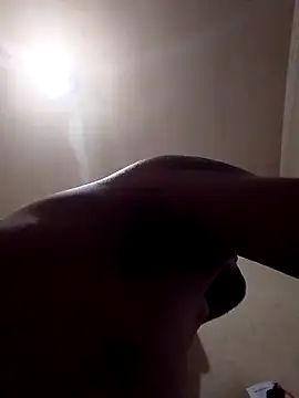 Snapshot of EstebanAkyLu chatting on 02/27/25, 03:26 EstebanAkyLu online show from 02/27/25, 03:26