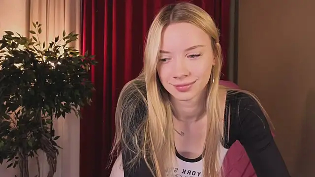 Snapshot of katt__y chatting on 11/27/25, 05:09 katt y online show from 11/27/25, 05:09