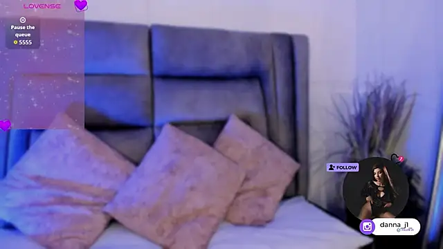 DannaJhonson1 online show from 11/06/25, 07:48