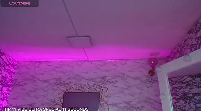 Skye Little v online show from 03/12/25, 01:40