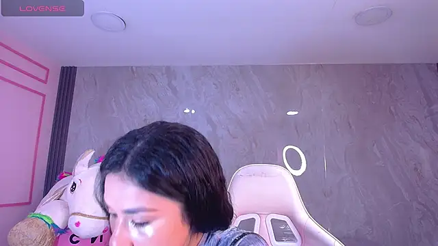 Skye Little v online show from 10/16/25, 03:18