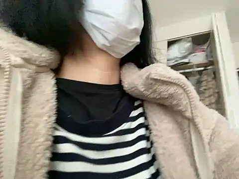 Snapshot of riri_riri_jp chatting on 10/26/25, 01:00 riri riri jp online show from 10/26/25, 01:00