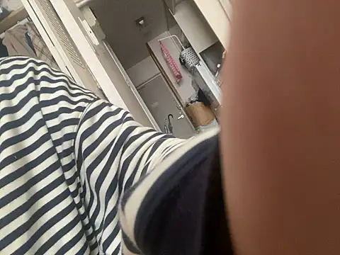 Snapshot of riri_riri_jp chatting on 11/03/25, 01:51 riri riri jp online show from 11/03/25, 01:51