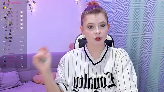 Snapshot of sophie_mooreee chatting on 01/26/25, 04:09 sophie mooreee online show from 01/26/25, 04:09