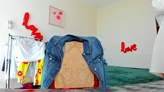 Snapshot of Tianiaa chatting on 09/13/25, 08:36 Tianiaa online show from 09/13/25, 08:36