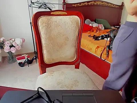 Snapshot of Tianiaa chatting on 11/13/25, 10:58 Tianiaa online show from 11/13/25, 10:58