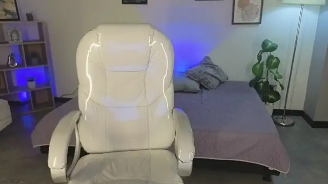 Nicole Foxx  online show from 10/11/25, 08:07