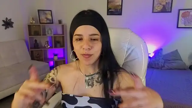 Nicole Foxx  online show from 10/16/25, 07:48