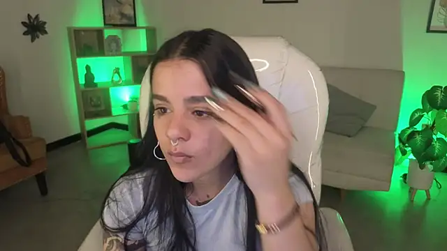 Nicole Foxx  online show from 11/23/25, 08:19