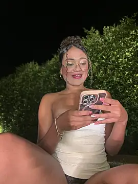 Snapshot of Ariana_lily_ chatting on 01/24/25, 04:48 Ariana lily online show from 01/24/25, 04:48