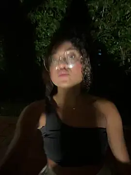 Snapshot of Ariana_lily_ chatting on 03/16/25, 07:37 Ariana lily online show from 03/16/25, 07:37