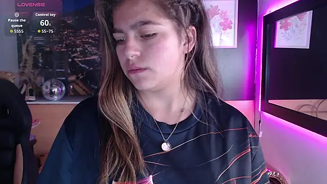 Snapshot of Kitten_Cam chatting on 10/01/25, 09:26 Kitten Cam online show from 10/01/25, 09:26
