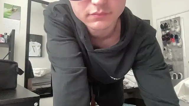 Snapshot of ryan_28747 chatting on 10/26/25, 08:15 ryan 28747 online show from 10/26/25, 08:15