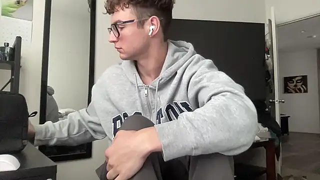 Snapshot of ryan_28747 chatting on 11/20/25, 09:25 ryan 28747 online show from 11/20/25, 09:25