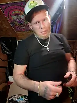 Snapshot of johnnybigcock83 chatting on 02/27/25, 03:14 johnnybigcock83 online show from 02/27/25, 03:14