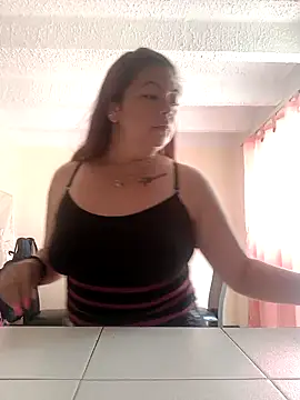 Snapshot of queencarlota82 chatting on 02/21/25, 06:37 queencarlota82 online show from 02/21/25, 06:37