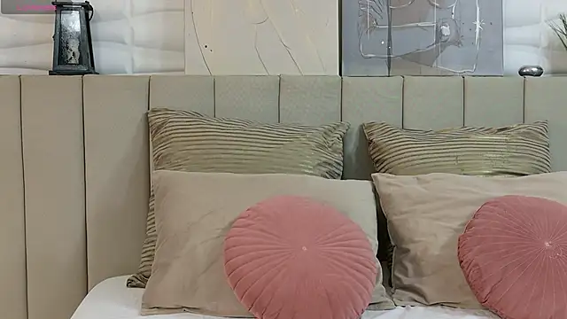 Elly Ross online show from 11/23/25, 05:07