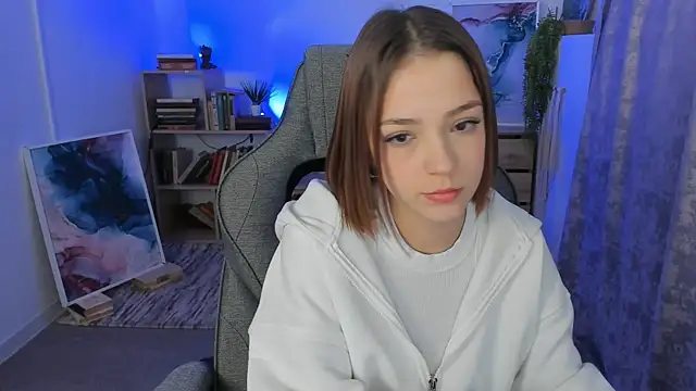 PamBeesly online show from 10/07/25, 07:49