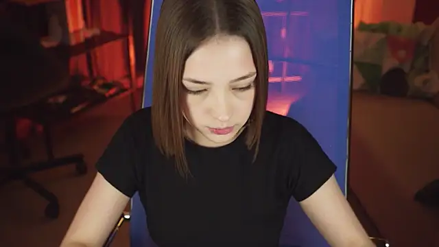 PamBeesly online show from 11/10/25, 10:47