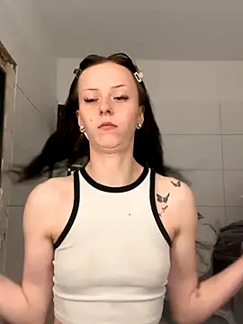 Snapshot of Ciara2004 chatting on 11/19/25, 11:10 Ciara2004 online show from 11/19/25, 11:10