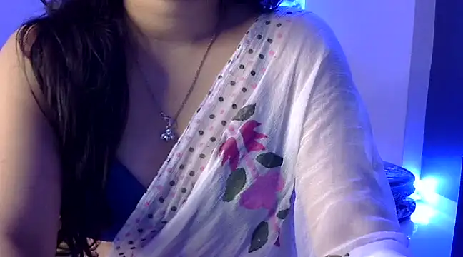 Snapshot of Shanaya1 chatting on 02/19/25, 04:00 Shanaya1 online show from 02/19/25, 04:00