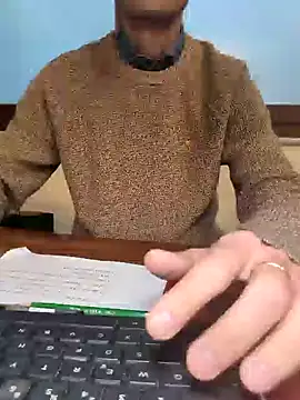 Snapshot of AvvocatoPorco chatting on 10/20/25, 09:32 AvvocatoPorco online show from 10/20/25, 09:32