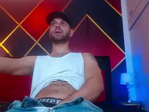 Snapshot of Cristian_white chatting on 02/13/25, 11:26 Cristian white online show from 02/13/25, 11:26