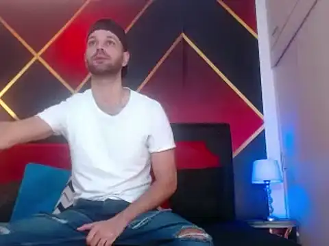 Snapshot of Cristian_white chatting on 02/14/25, 02:02 Cristian white online show from 02/14/25, 02:02