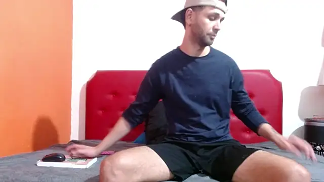 Snapshot of Cristian_white chatting on 10/25/25, 01:13 Cristian white online show from 10/25/25, 01:13